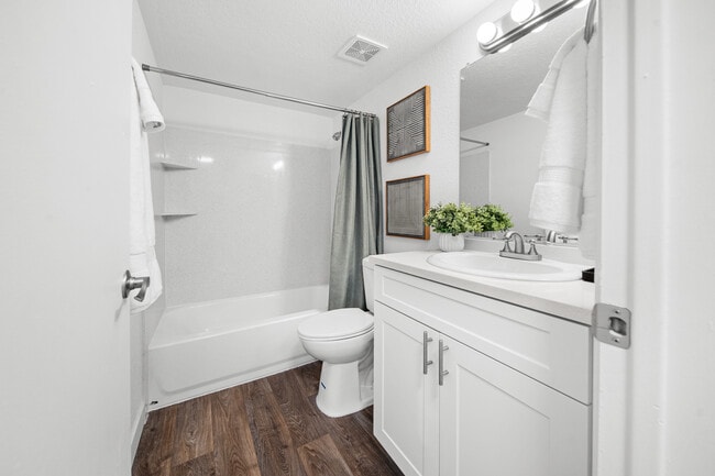 Foto del edificio - Woodlands Village Apartments