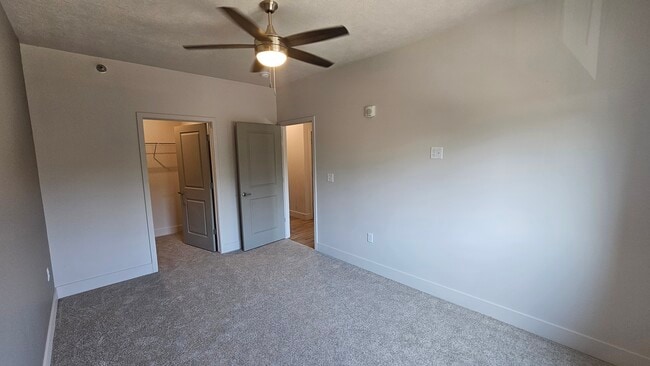 Building Photo - Avenue East