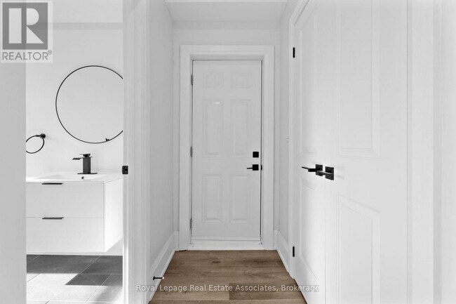 Photo du bâtiment - 55 Cayuga St