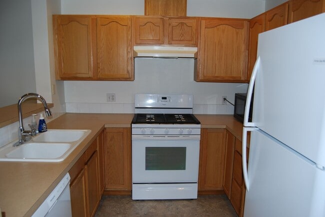 Building Photo - Spacious 2 bedroom 2.5 Bath Townhome in Auburn