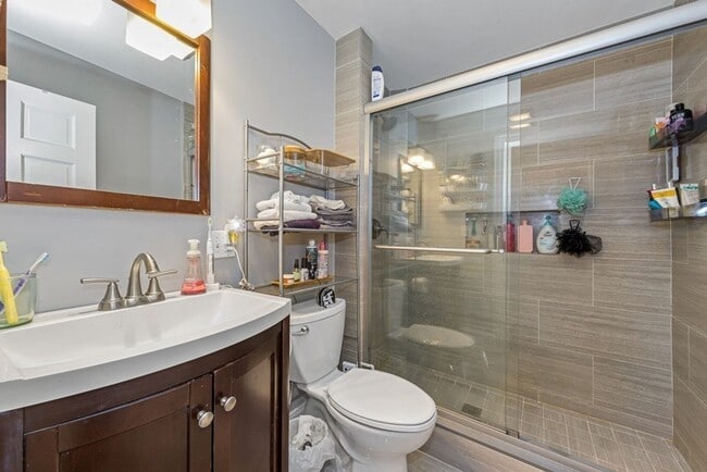 Foto del edificio - NO BROKER FEE!!!  MISSION HILL 4 BED/2 BATH with CENTRAL AIR available SEPT 1ST