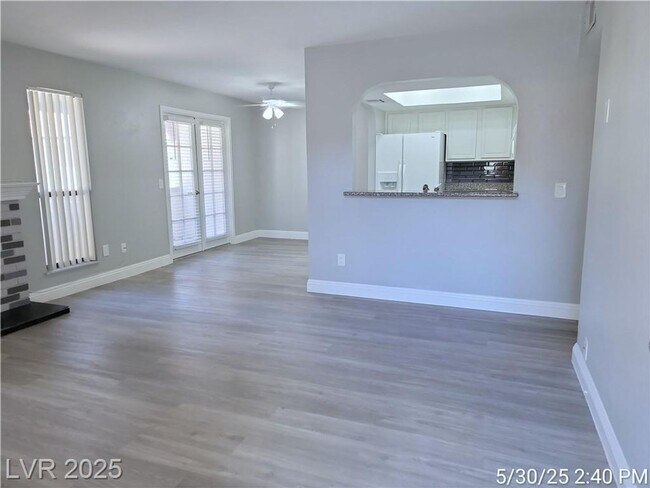 Building Photo - Upgraded Ground-Floor Gem in Gated Green V...