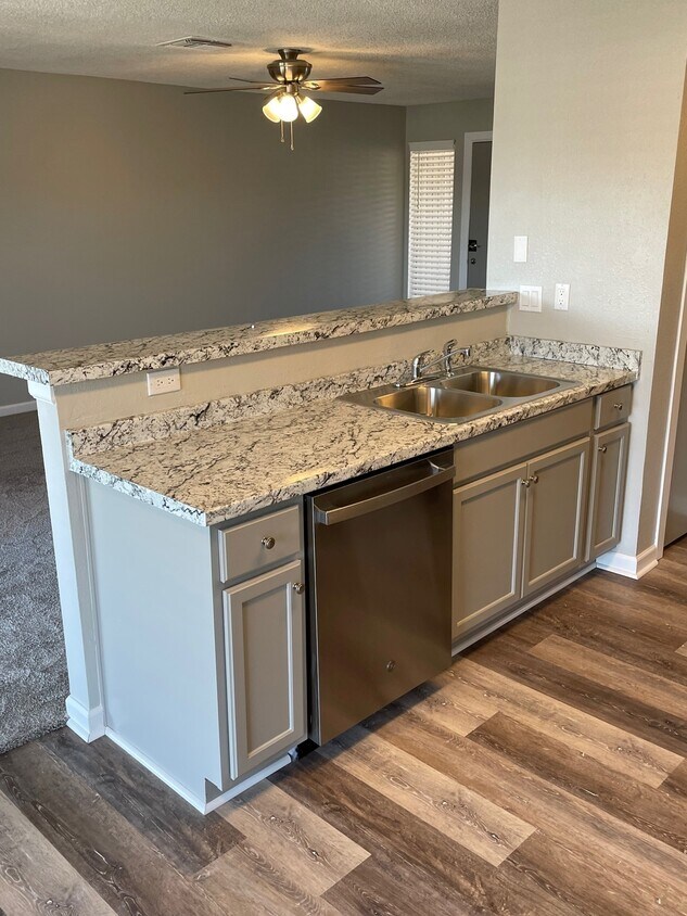 418 Garland Dr Unit 232, Lake Jackson, TX 77566 Condo for Rent in
