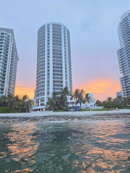 Building Photo - 17375 Collins Ave