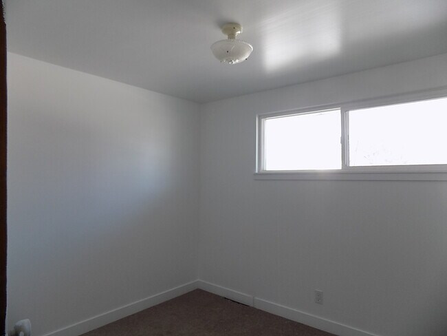 Building Photo - 1443 N 250 W
