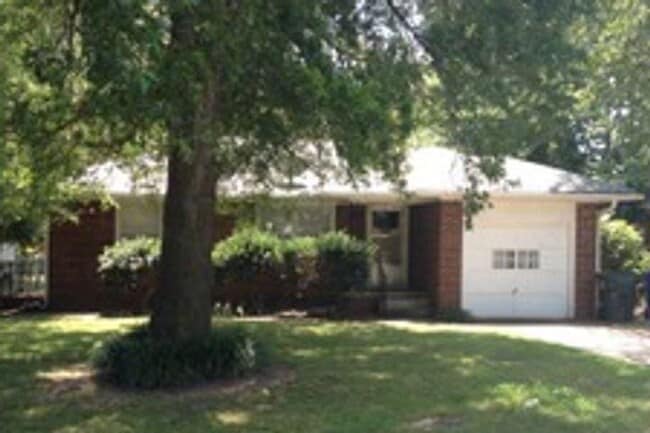 Photo - 1000 Garver St House