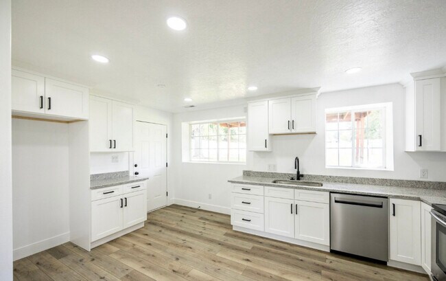 Foto del edificio - 457 S 100 E St