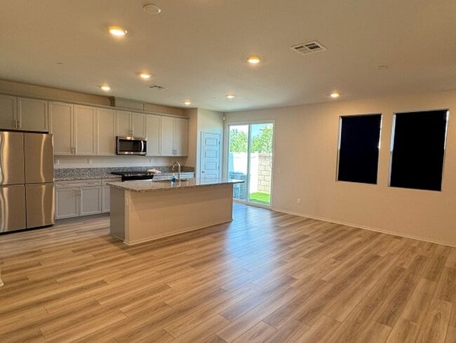 Building Photo - Beautiful House in the heart of Temecula -...