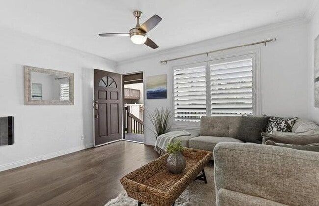 Building Photo - Beautifully Remodeled 1BD/1BA Condo – Pet ...