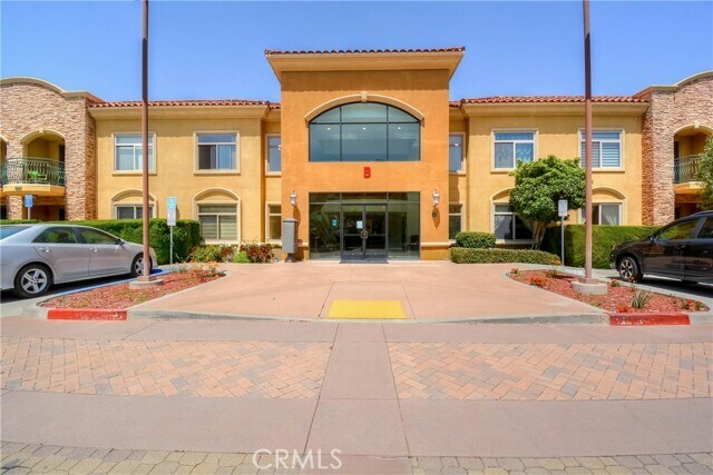 Building Photo - 13798 Roswell Ave