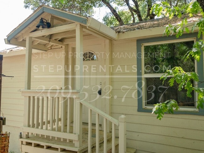 Building Photo - All Electric 2 Bedroom 1 Bath Home Near Soulsbyville!