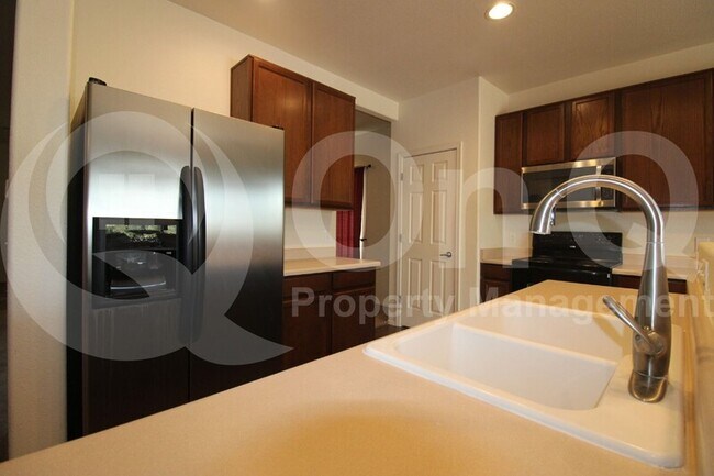 Building Photo - 6434 S Sunrise Valley Dr