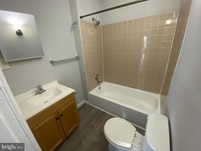 Building Photo - 110 N 4th St.