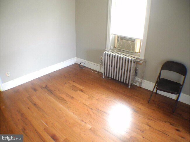 Building Photo - 2127 Tasker St