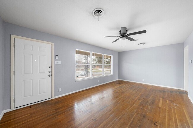 Foto del edificio - 3 Bed 2 Bath located in Sunset Hills Subdi...