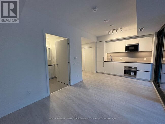 Building Photo - 35 Parliament St