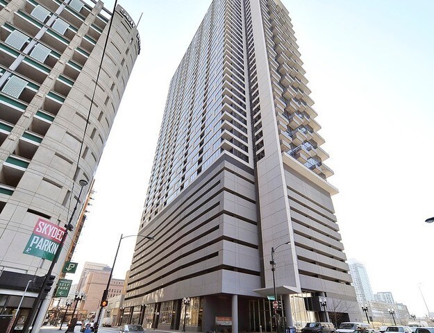 Primary Photo - 235 W Van Buren St