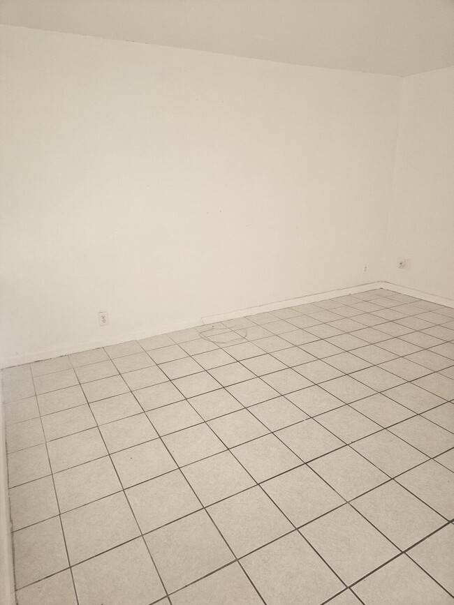 Building Photo - 4140 NW 30th Terrace