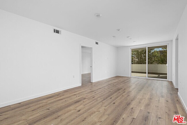 Foto del edificio - 5229 Willowcrest Ave