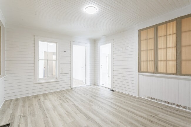 Foto del edificio - 26 Brockway Pl