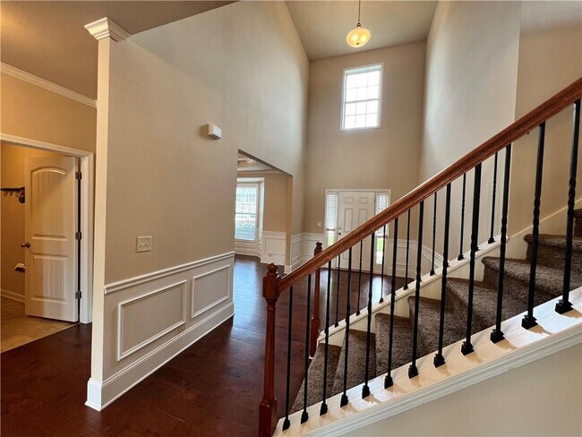 Building Photo - 3550 Golden Gate Ln