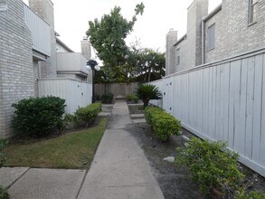 Building Photo - 3780 Tanglewilde St