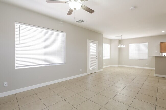 Building Photo - 10890 Avenzano St