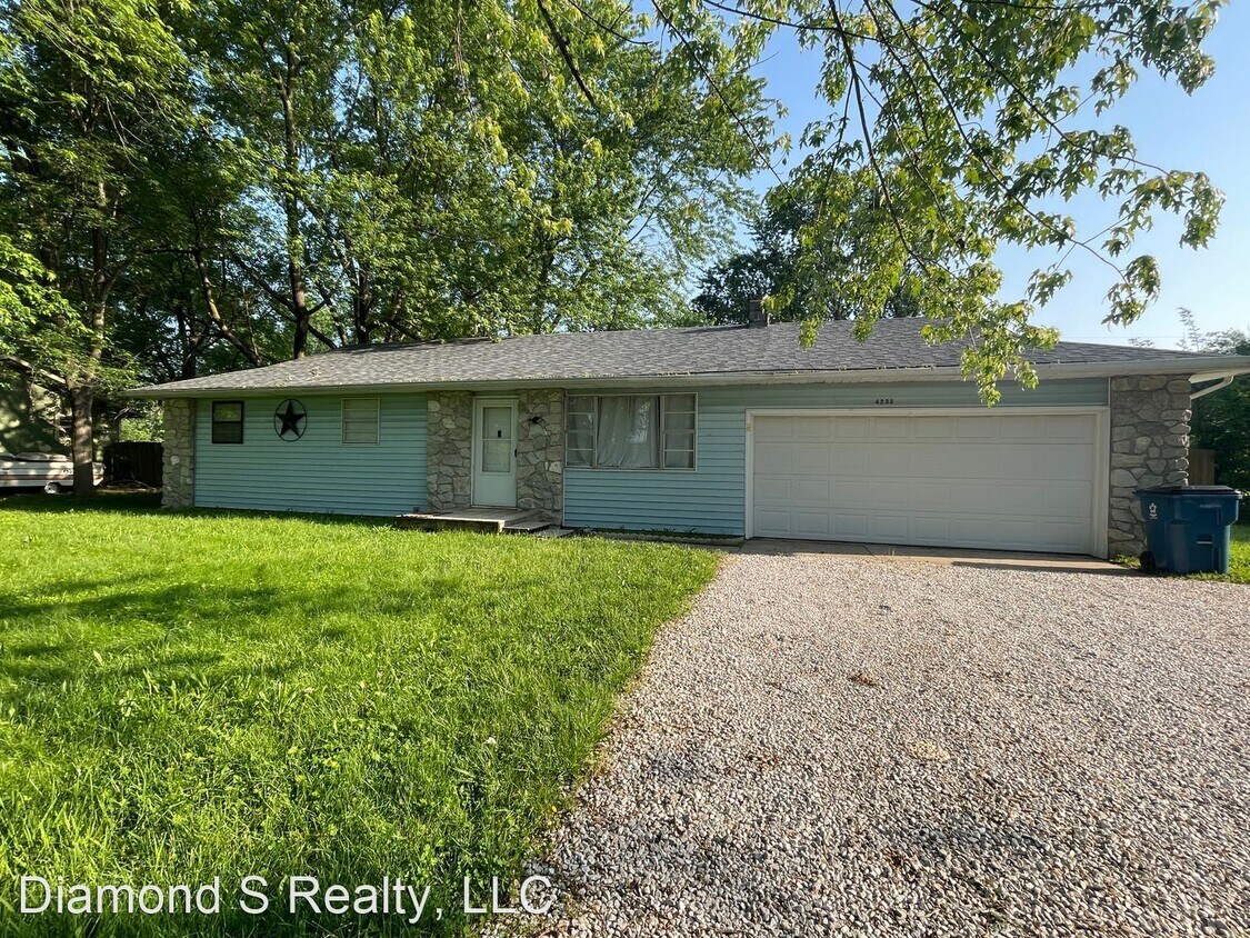 3 br, 2 bath House 4233 W Monterrey St House for Rent in