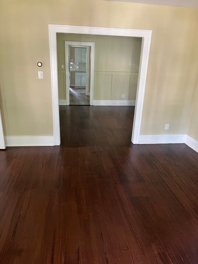 Living room - 208 N Ballston Ave