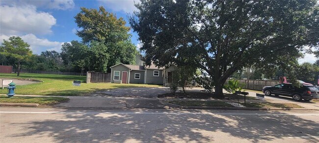 Building Photo - 2000 Blalock Rd