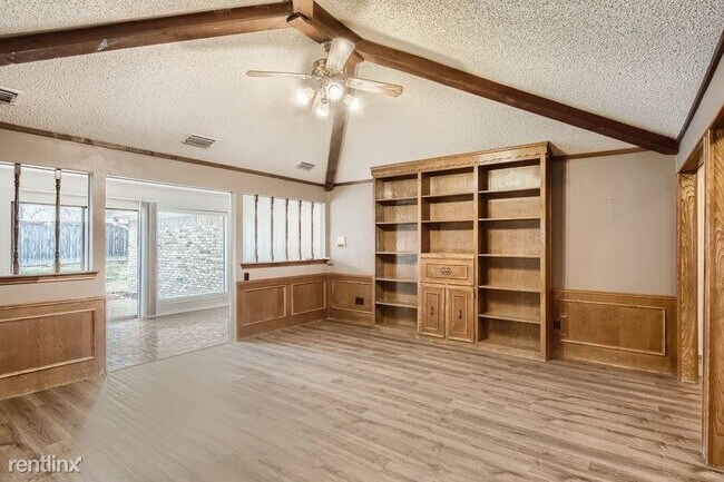 Building Photo - 3 br, 2.5 bath House - 1735 Plummer Drive ...