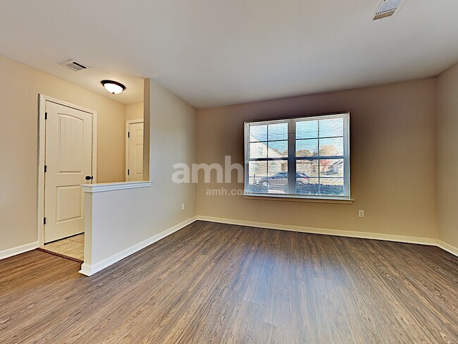 Foto del edificio - 1229 Carlton Ridge Dr