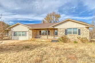 Building Photo - 1108 US Hwy 277