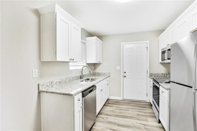 Building Photo - 2466 Fairway Cir SW