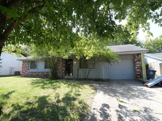 Foto del edificio - Beautifully Redone 3 Bedroom House! Availa...