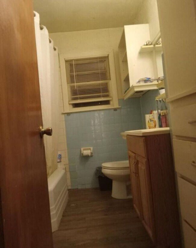Building Photo - Affordable 2BR Gem with Garage