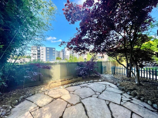 Foto del edificio - Great Townhome for rent