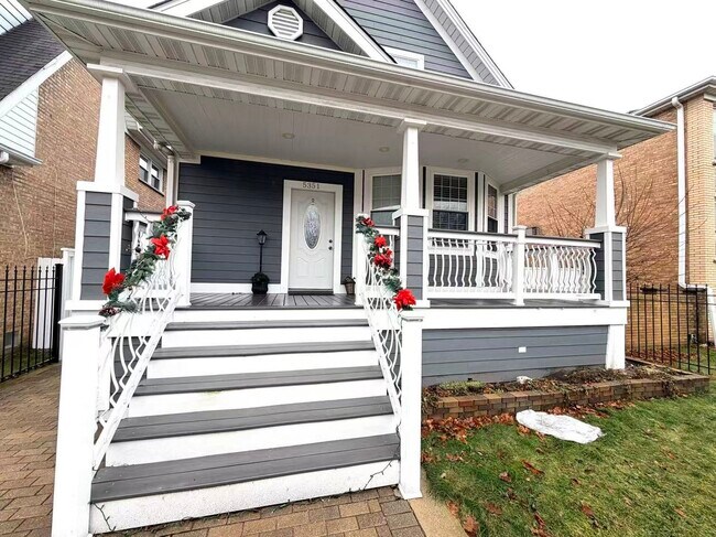 Foto del edificio - 5351 W Foster Ave