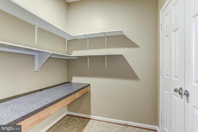 Foto del edificio - 5106 Travis Edward Way