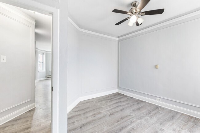 Foto del edificio - 5860 N Kenmore Ave