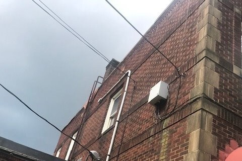 Gran área trasera y estacionamiento. - 2936 Market St