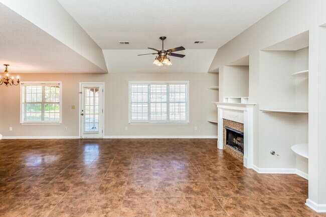 Building Photo - 6210 Braybourne Main
