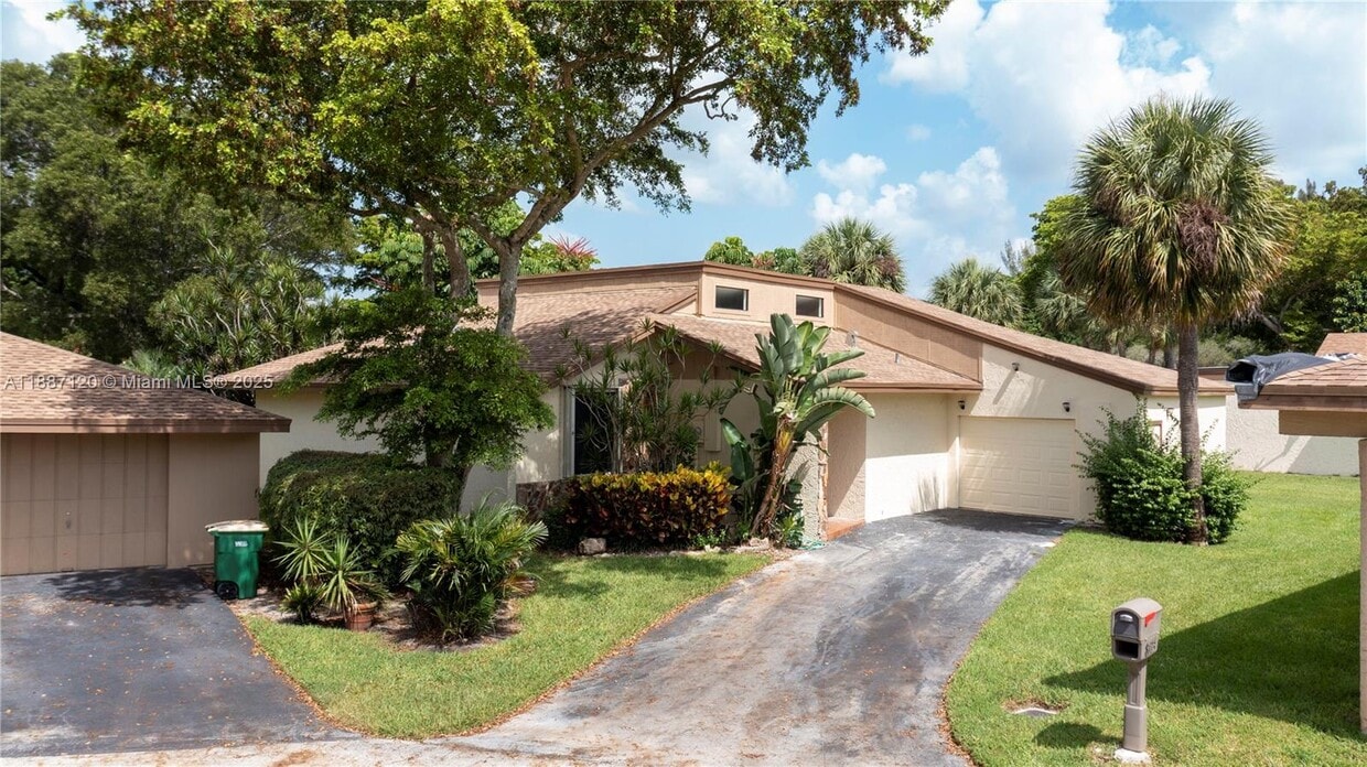 Foto principal - 8173 Silver Palm Ct