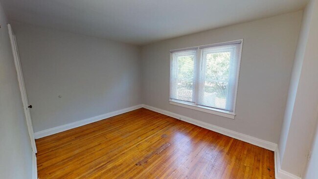 Foto del edificio - BEAUTIFUL 3 Bedroom, 1 bath with NEWER Ren...