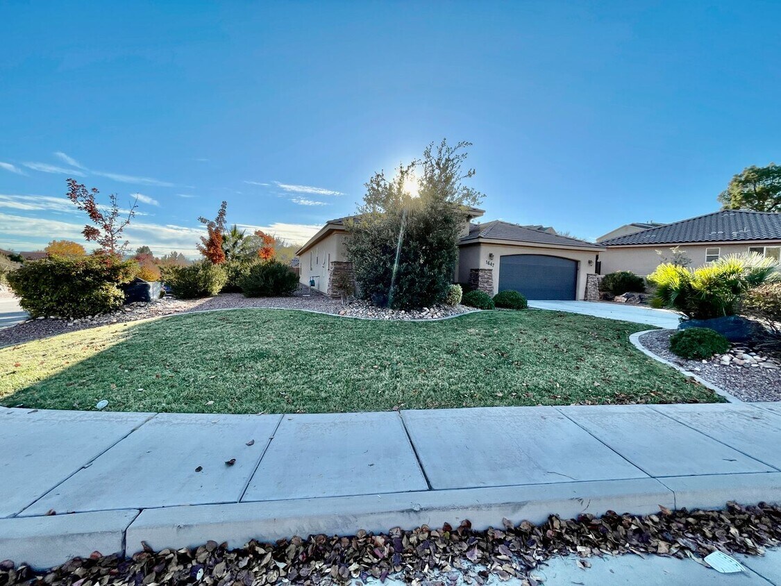 Primary Photo - Pet Friendly Home in Green Valley