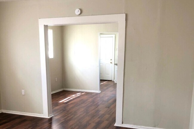 Foto del edificio - 701 E 14th St