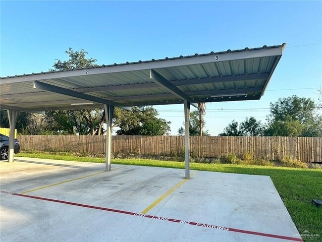 Foto del edificio - 103 Yosemite Dr