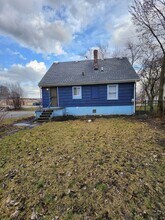 Building Photo - 562 Durbin St
