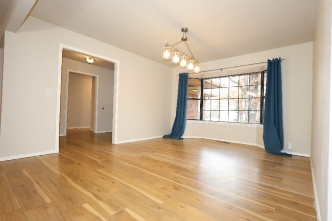 Foto del edificio - 312 Bluebird Ln