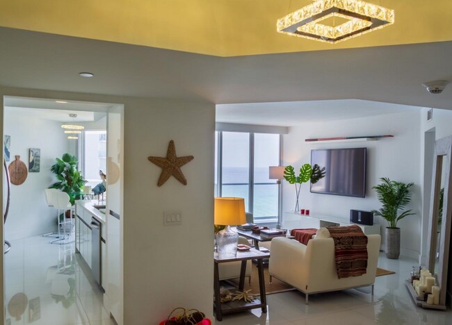 Building Photo - 16445 Collins Ave